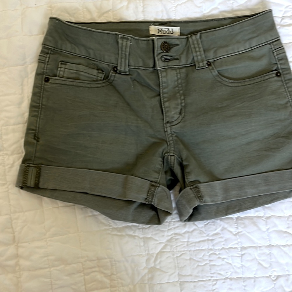 Mudd Shorts size 5. Only worn once.